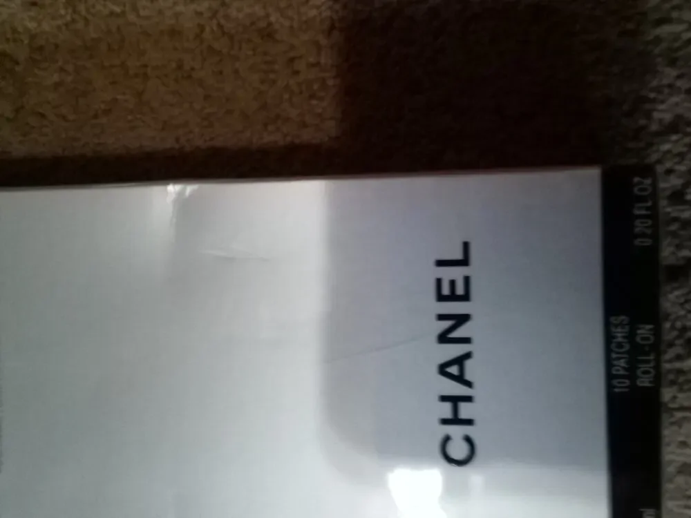 NIB Chanel Ultra Correction Total Eye Revitalizer .20 oz 10 Patches & Roll On
